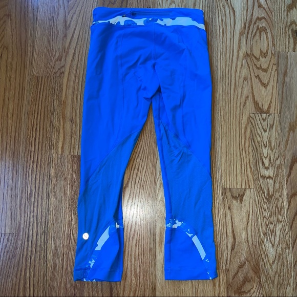 Lululemon Run Inspire Crop II blue and white floral leggings size 4 - Picture 3 of 7